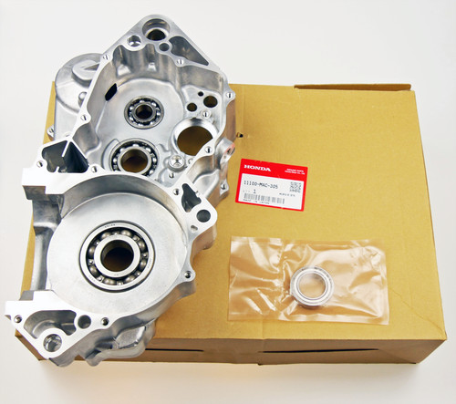 New oem honda crankcase assy - new,